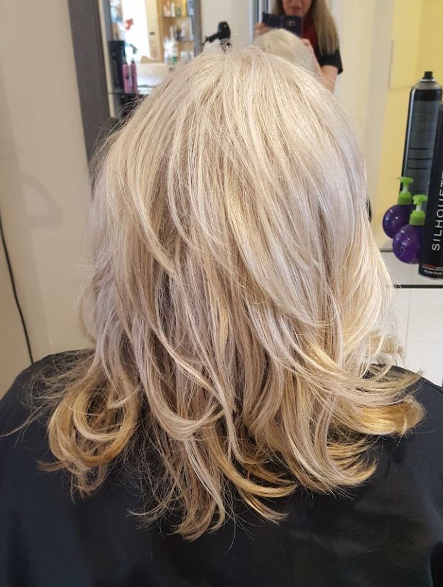blonde hair with layered cut