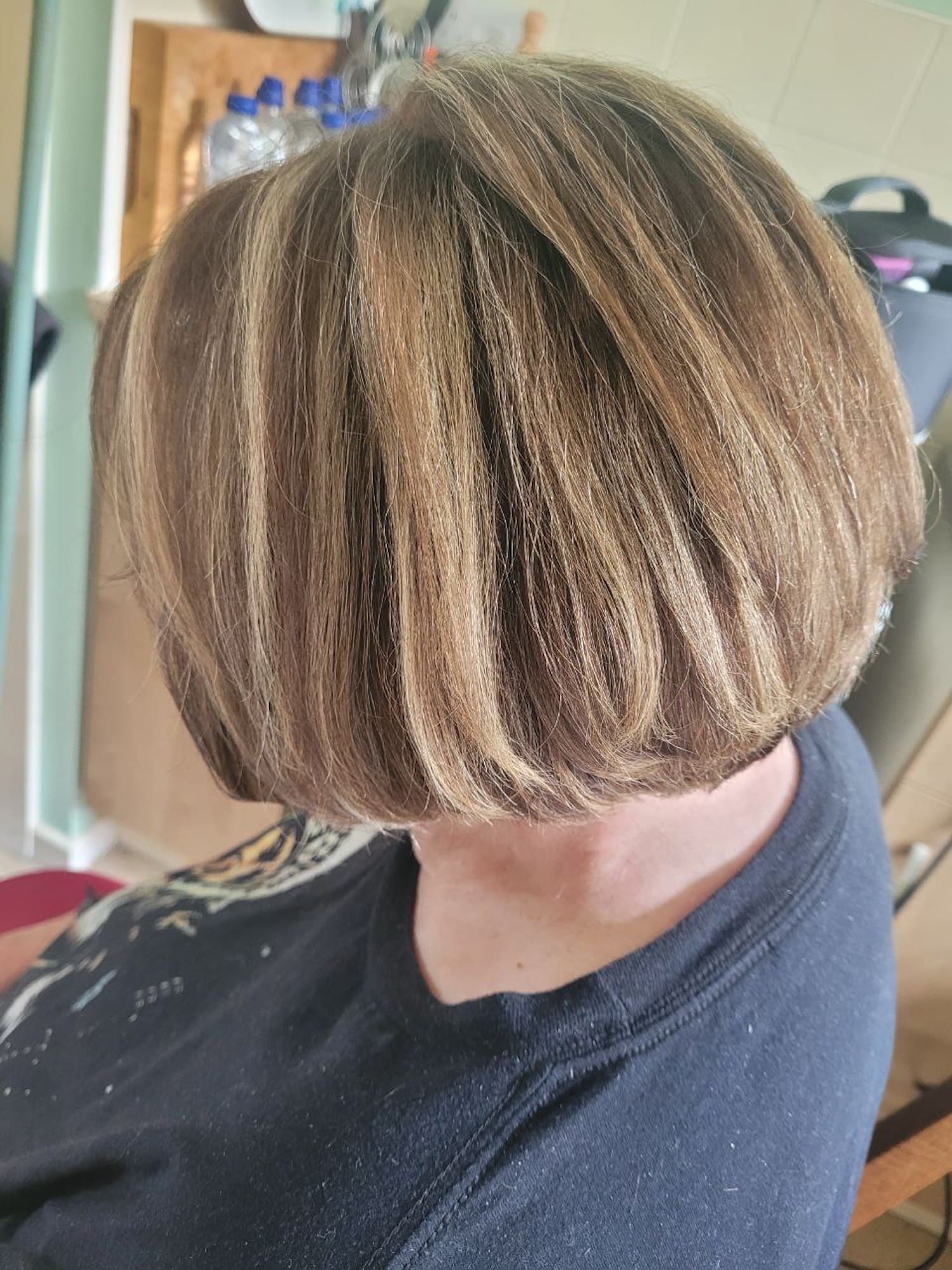 side view of bronde bobbed hair